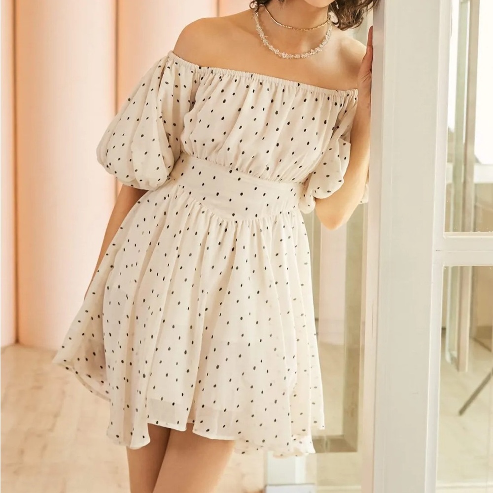 J.ING ivory dot swingy mini dress with off shoulder sleeves size XS and Small